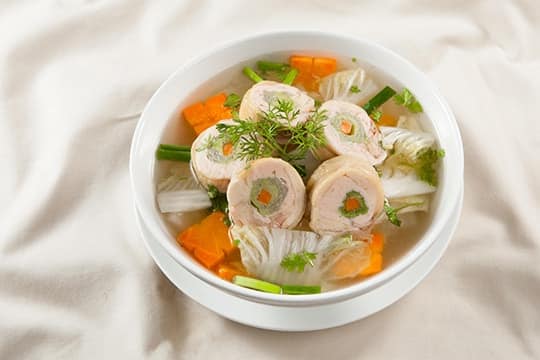 Canh gà cuộn cải thảo