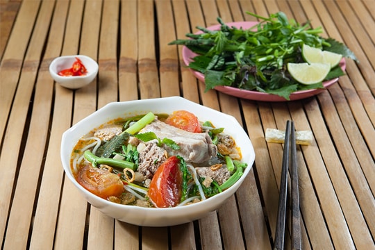 Canh bún sườn riêu cua