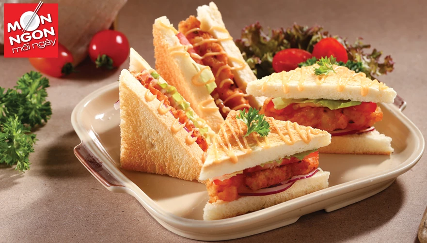 Sandwich kẹp chả tôm