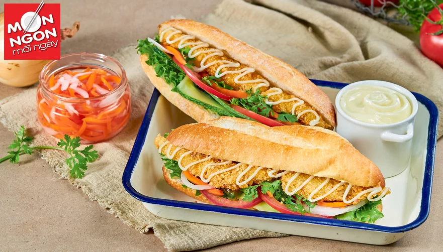 Bánh mì kẹp cá chiên xù